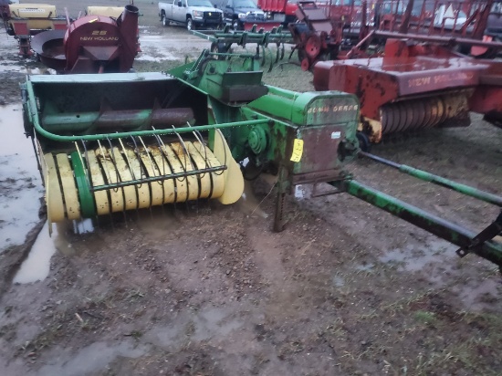 John Deere 24T Baler With Chute