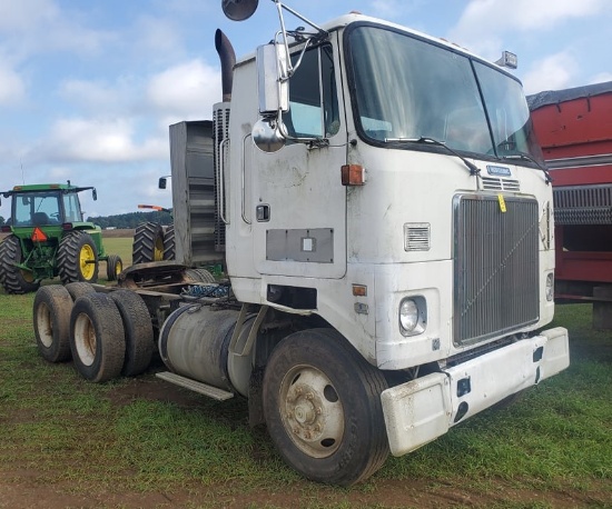 1993 White/GMC Cabover Tandem Axle DayCab Road Tractor