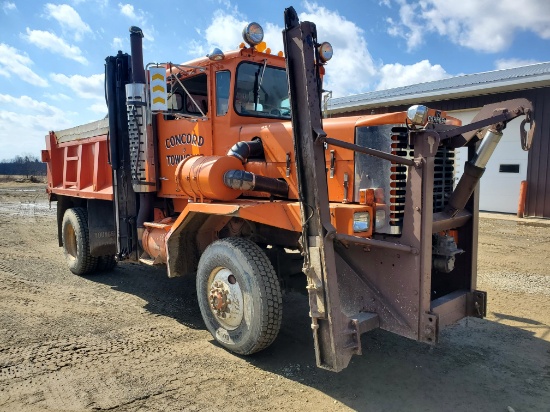 1984 Osh Kosh P-2527-SPCL  4X4 Snow Plow Truck
