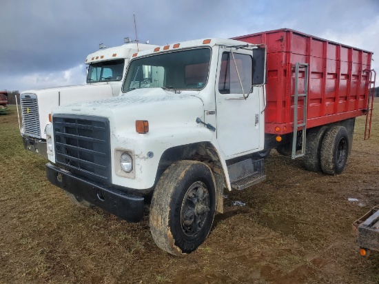 1983 International Model 1754 Single Axle Grain Truck