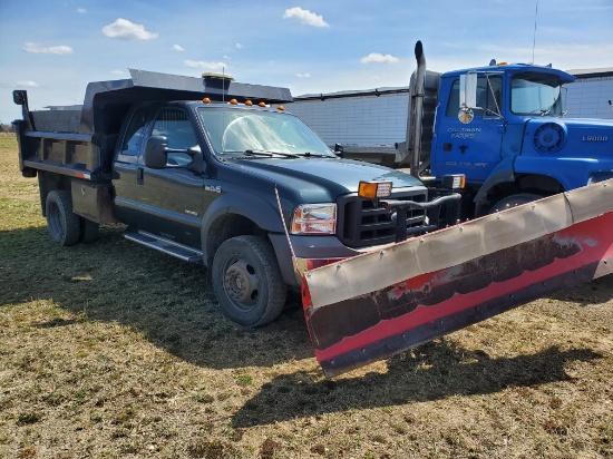 2005 Ford F550 4X4 Extended Cab Truck