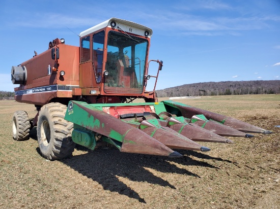International Harvester 1420 Combine, 4WD