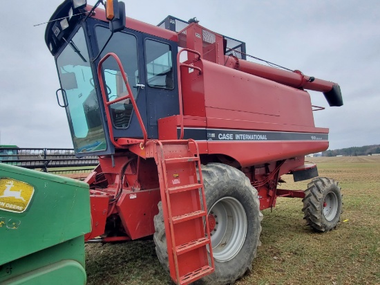 Case IH 1640 2WD Combine