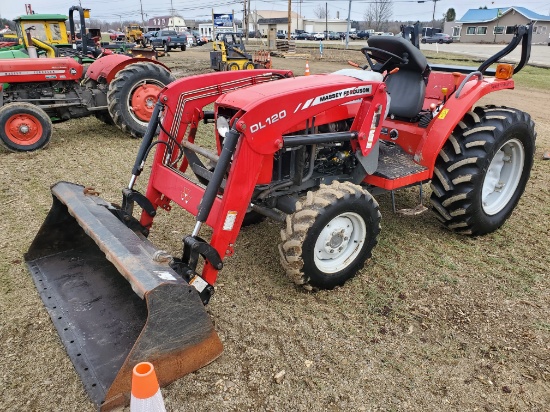 Massey Ferguson 1540 4WD Tractor w/DL120 Loader