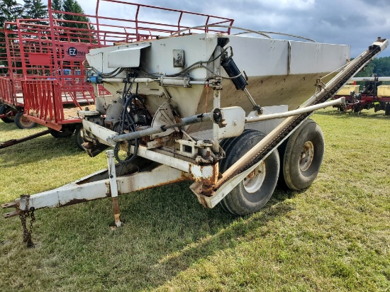 Tandem Axle Pull Type Approximately 5 Ton Fertilizer Spreader