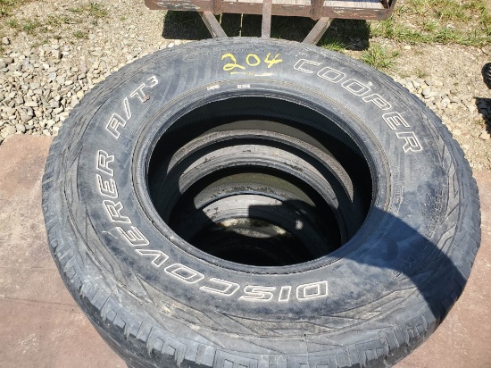 (4) Cooper Discoverer AT3 265/70R17 Pickup Truck Tires, 30% Tread