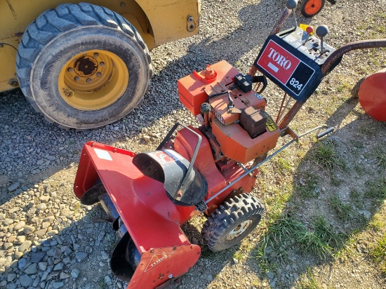 Toro Model 824  24" Self Propelled Walk Behind Snowblower, Runs