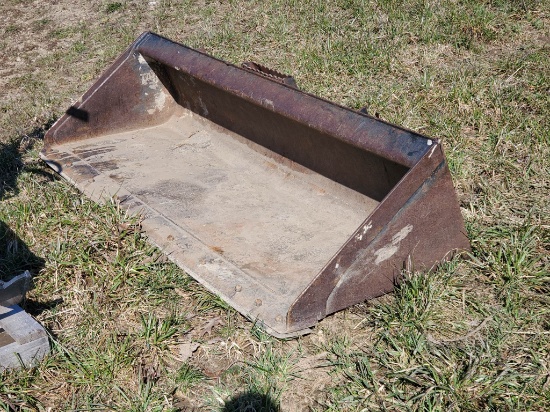 Caterpillar 78" Universal Skid Steer Utility Bucket