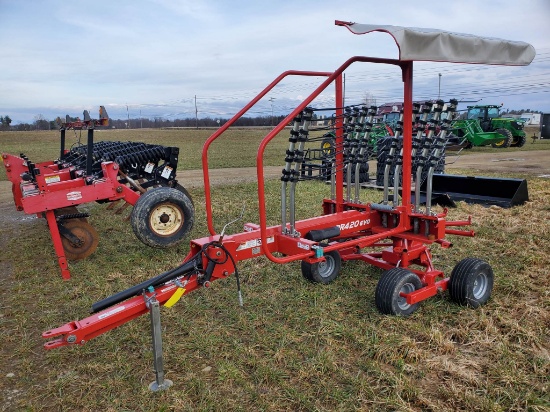 2018 Farm King RR420EVO Rotary Hay Rake With Hydraulic Lift