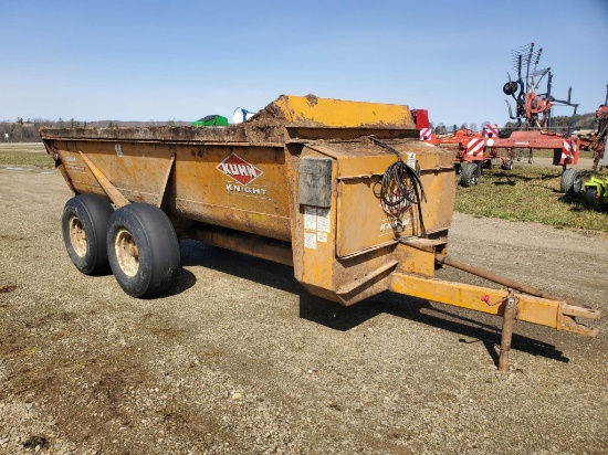 Kuhn Knight 8114 Pro Twin Slinger Tandem Axle Manure Spreader