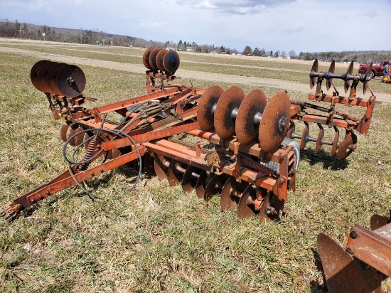 Allis Chalmers 2300 18' Wing Fold Transport Disk With Cylinder