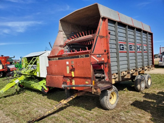 Gehl 970  16' Forage Wagon
