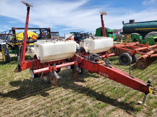 White 5100  4X30 Planter