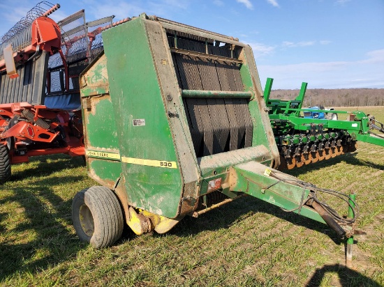 John Deere 530 Round Baler