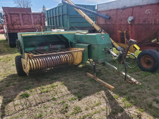 John Deere 327 Baler With 40 Ejector