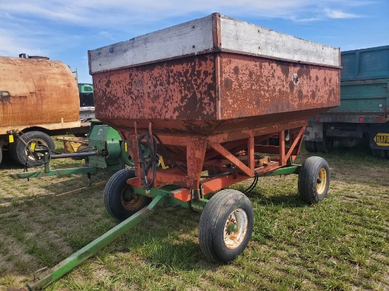 J&M Gravity Box With John Deere 1065 Gear