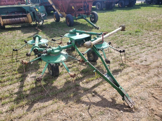John Deere 752 4 Rotor Hay Tedder