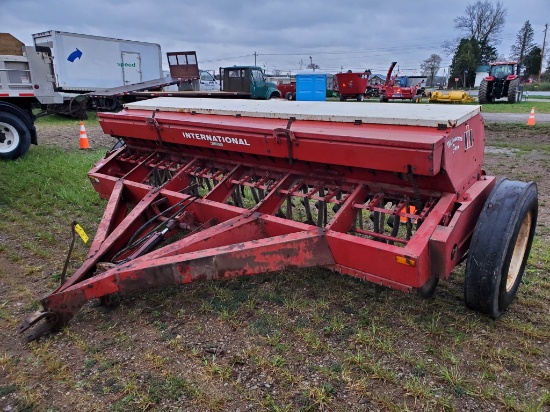 International 510,  21 Run Grain Drill With 7" Spacing