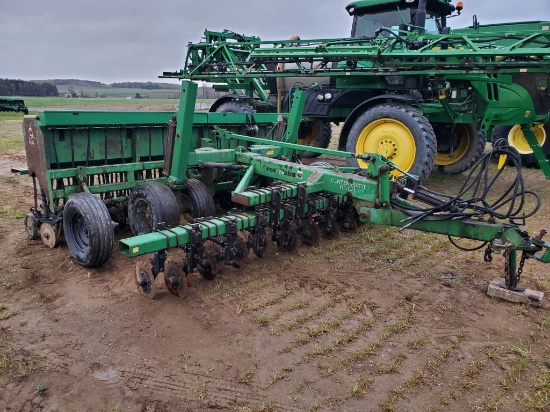 Great Plains Solid Stand 14 Grain Drill With Center Pivot Hitch