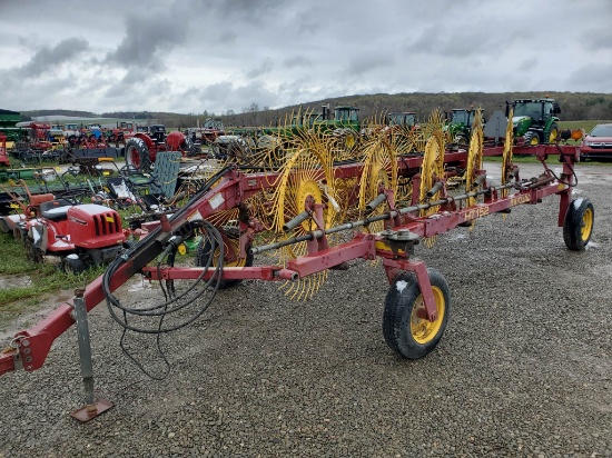New Holland HT152  10 Wheel Bi Fold Rake With Hydraulic Fold