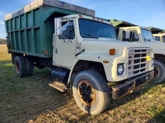 1981 International 1700 Single Axle Truck