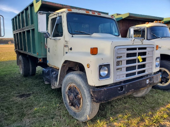1981 International 1700 Single Axle Truck