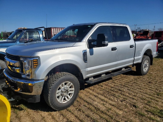 2019 Ford F-250 XLT Crew Cab Pickup Truck