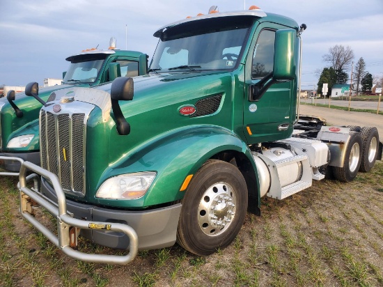 2016 Peterbilt 579 Daycab Tandem Axle Road Tractor