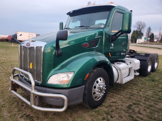 2016 Peterbilt 579 Daycab Tandem Axle Road Tractor