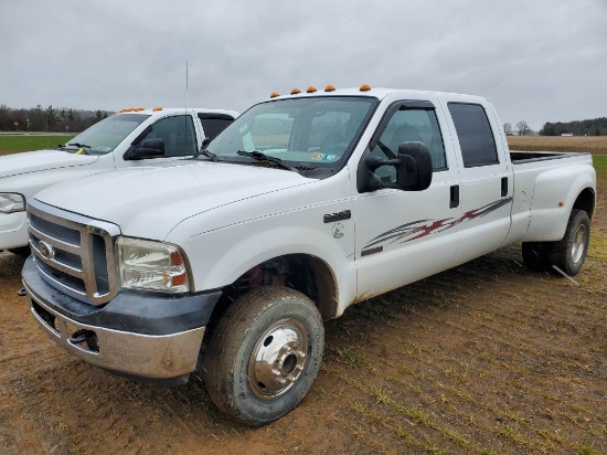 2005 Ford F-350 Crew Cab Dual Wheel Pickup