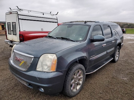 2007 GMC Yukon Denali XL Shows 199,107 Miles