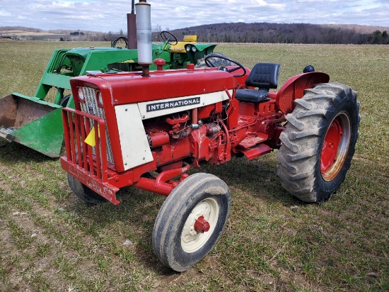 International 504 Utility Tractor