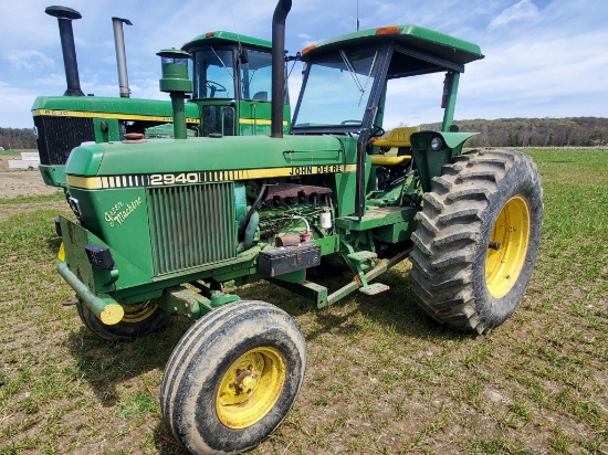 John Deere 2940 Tractor