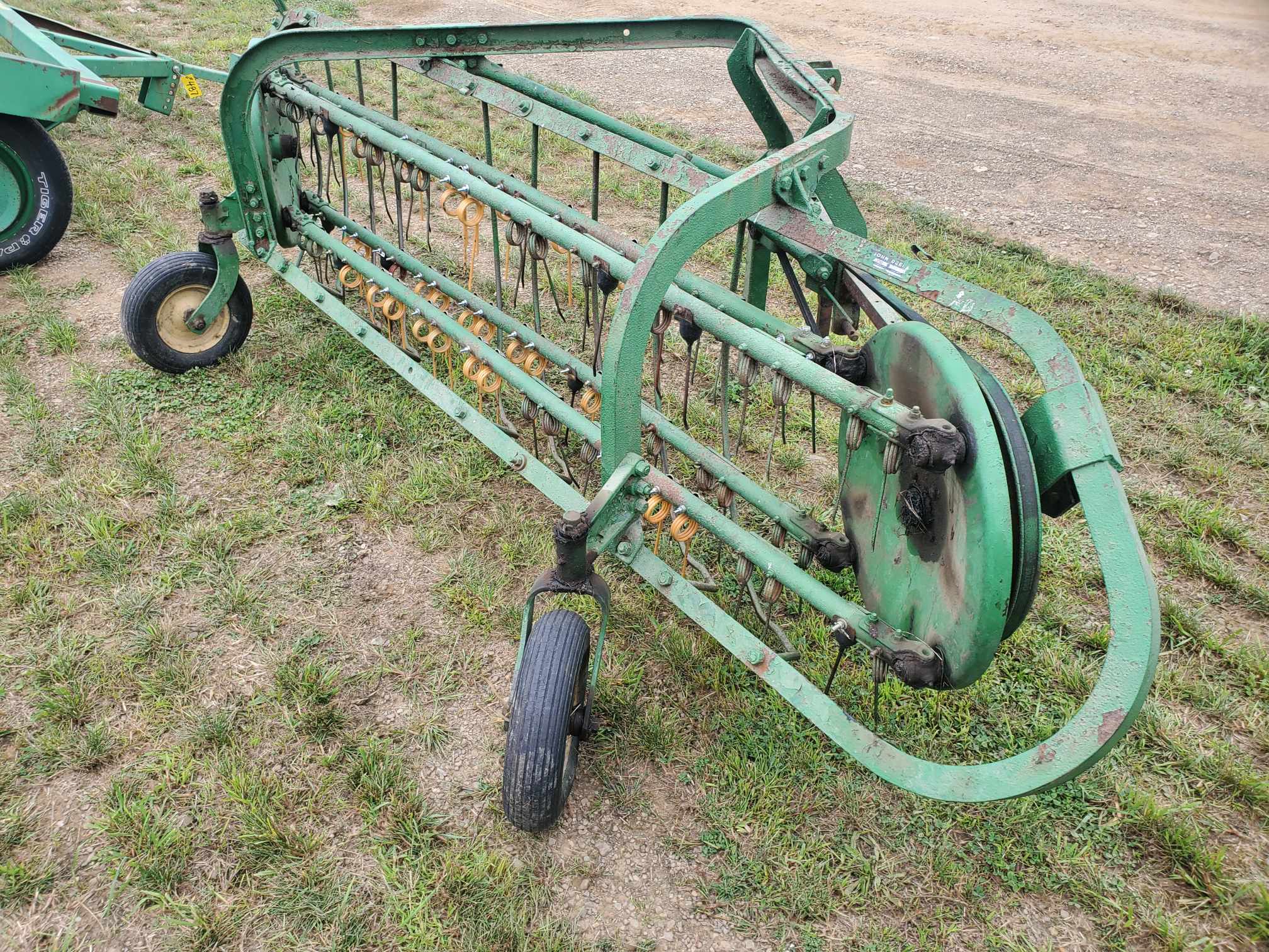 John Deere 350 Hay Rake | Proxibid, image size:2016x1512