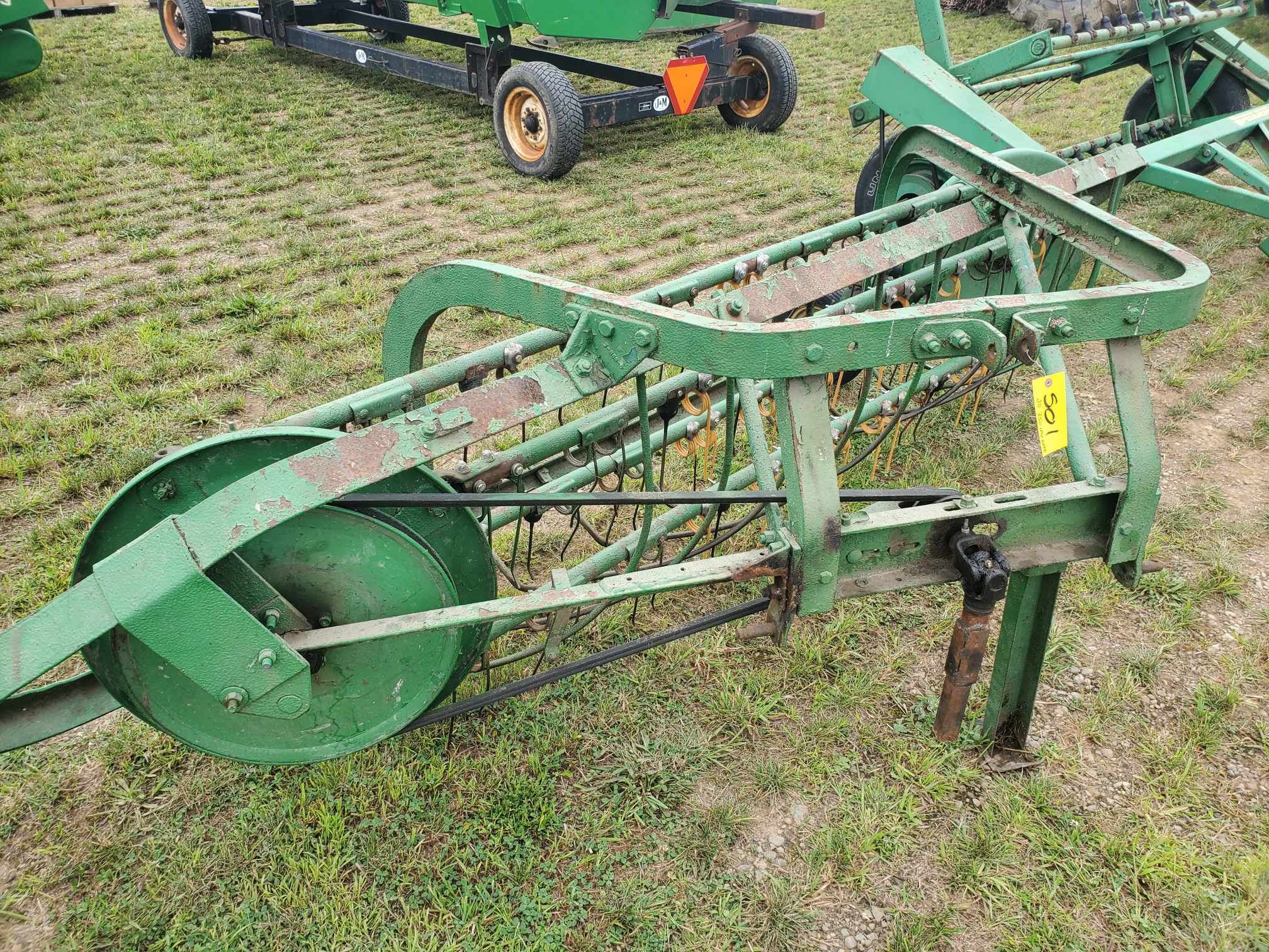 John Deere 350 Hay Rake | Proxibid, image size:2016x1512