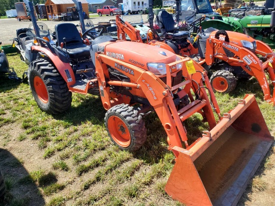 Kubota B3200 4WD Tractor With Only 384 Hours
