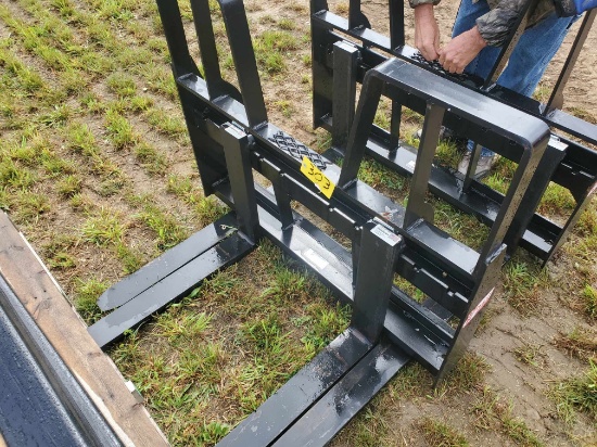 1 Set New Kivel 4200 Lb 48" Skid Steer Pallet Forks