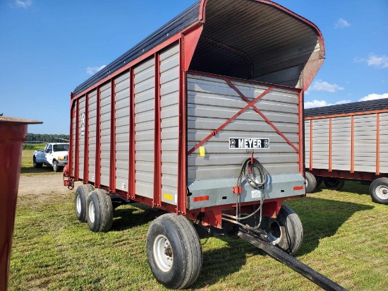 Meyer 3518 Rear Unload 18' Forage Box With Miller/Badger 14 Ton Tandem Gear