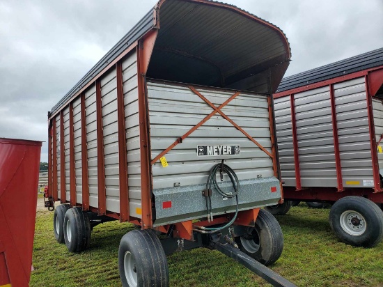 Meyer 3518 Rear Unload Forage Box With Miller/Badger 14 Ton Tandem Gear