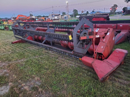 International 820  17-1/2' Grain Platform