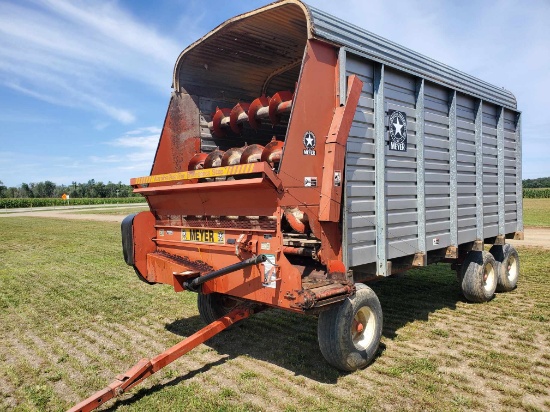 Meyer 500  16' Forage Box with Horst 13 Ton Tandem Gear