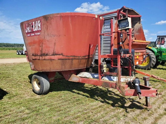 Jaylor Model 2350 Vertical TMR Mixer With Weightronix 715 Digital Scale