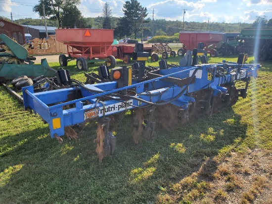 DMI 3250 8 Row 30" Nutriplacer Strip Till Unit