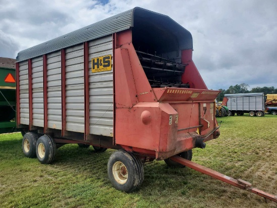 H&S Super 7+4  16' Forage Box With Roof