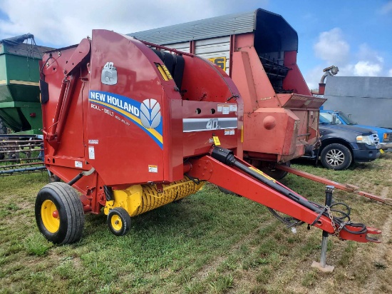 New Holland Rollbelt 450 Utility Round Baler, Bale Ramp, Twine Tie