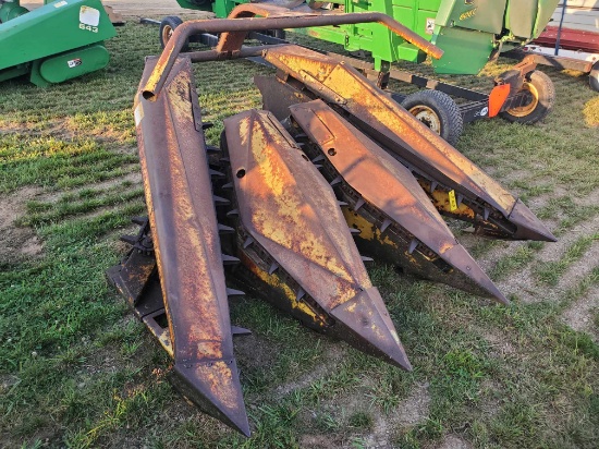 New Holland 890N3 Three Row 30" Corn Head