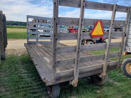 18' Wooden Feeder Wagon With Gear