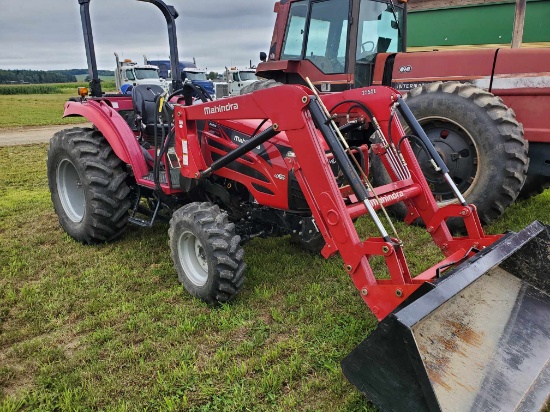 Mahindra 2555 Diesel Open Station MFWD Tractor With 419 Hours