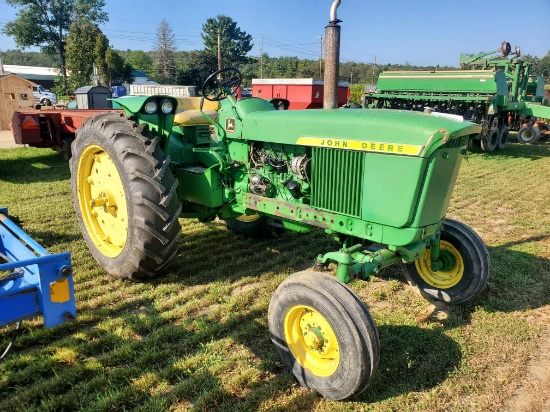 John Deere 2510 Open Station Gas Tractor