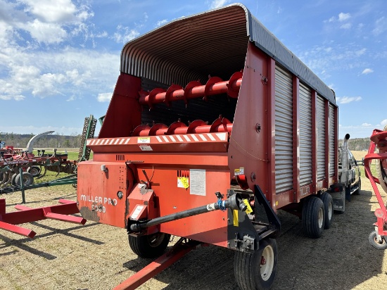 Miller Pro/Arts Way 5300  16’ Forage Box with New $2800 Gearbox